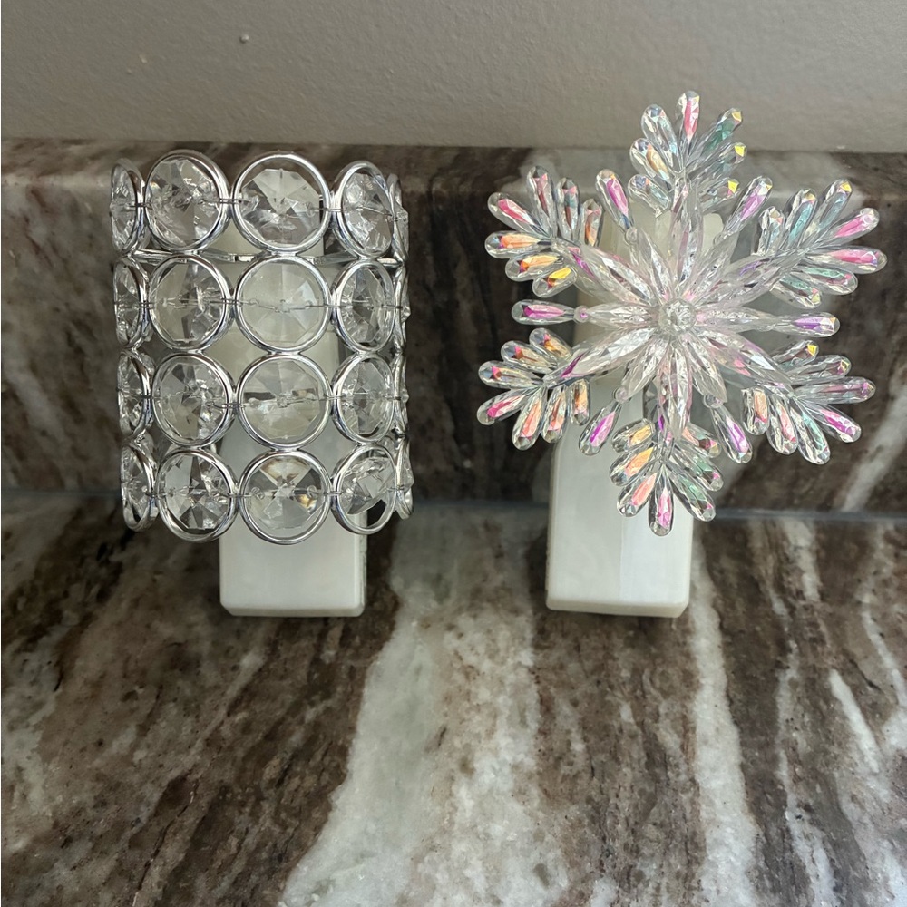 Bath and body works Crystal and Snowflake plug in set